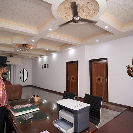 Hotel Lecston @Yashobhoomi Dwarka Sector - 25 Metro Station Delhi  Buitenkant foto
