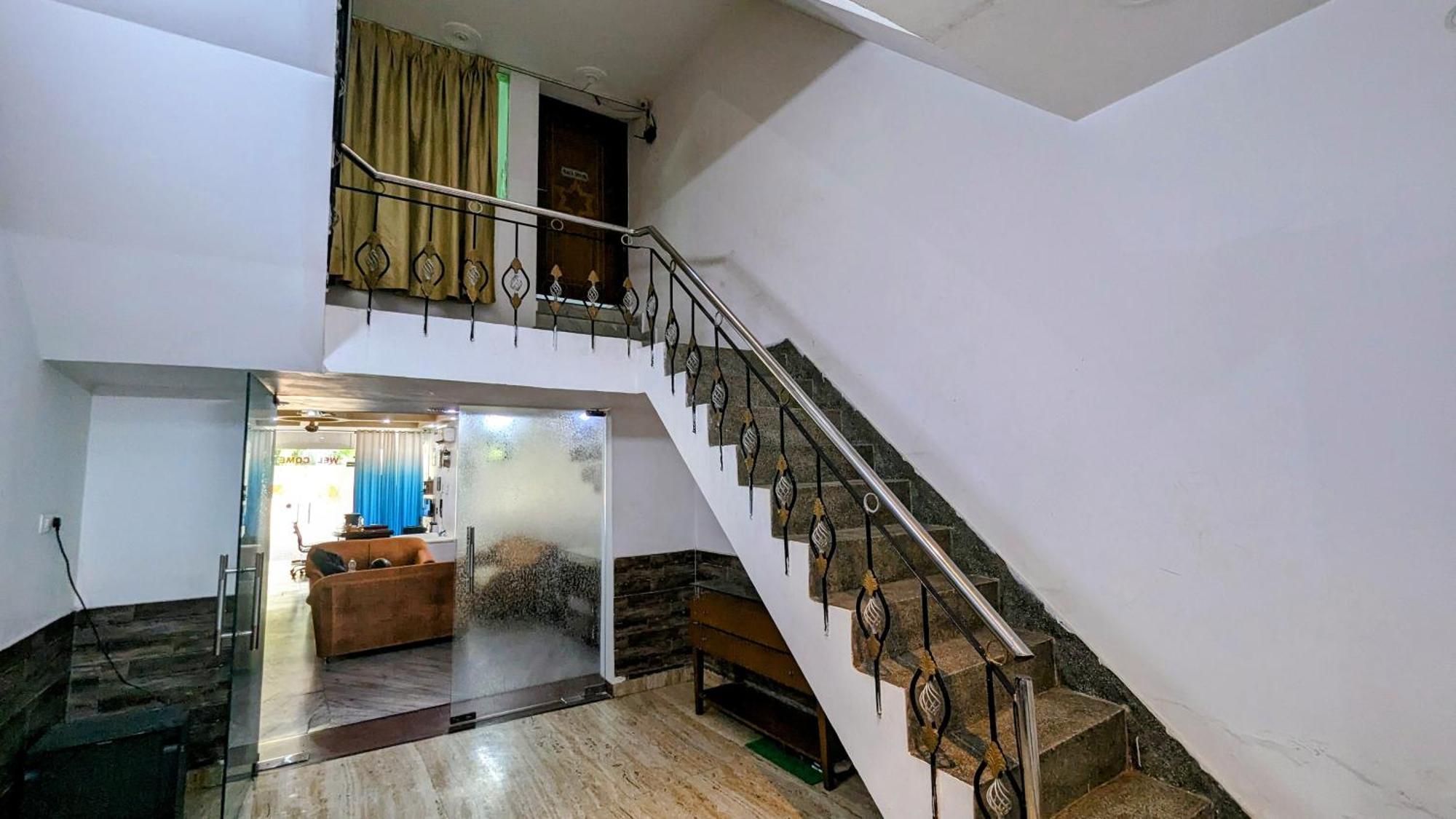 Hotel Lecston @Yashobhoomi Dwarka Sector - 25 Metro Station Delhi  Buitenkant foto