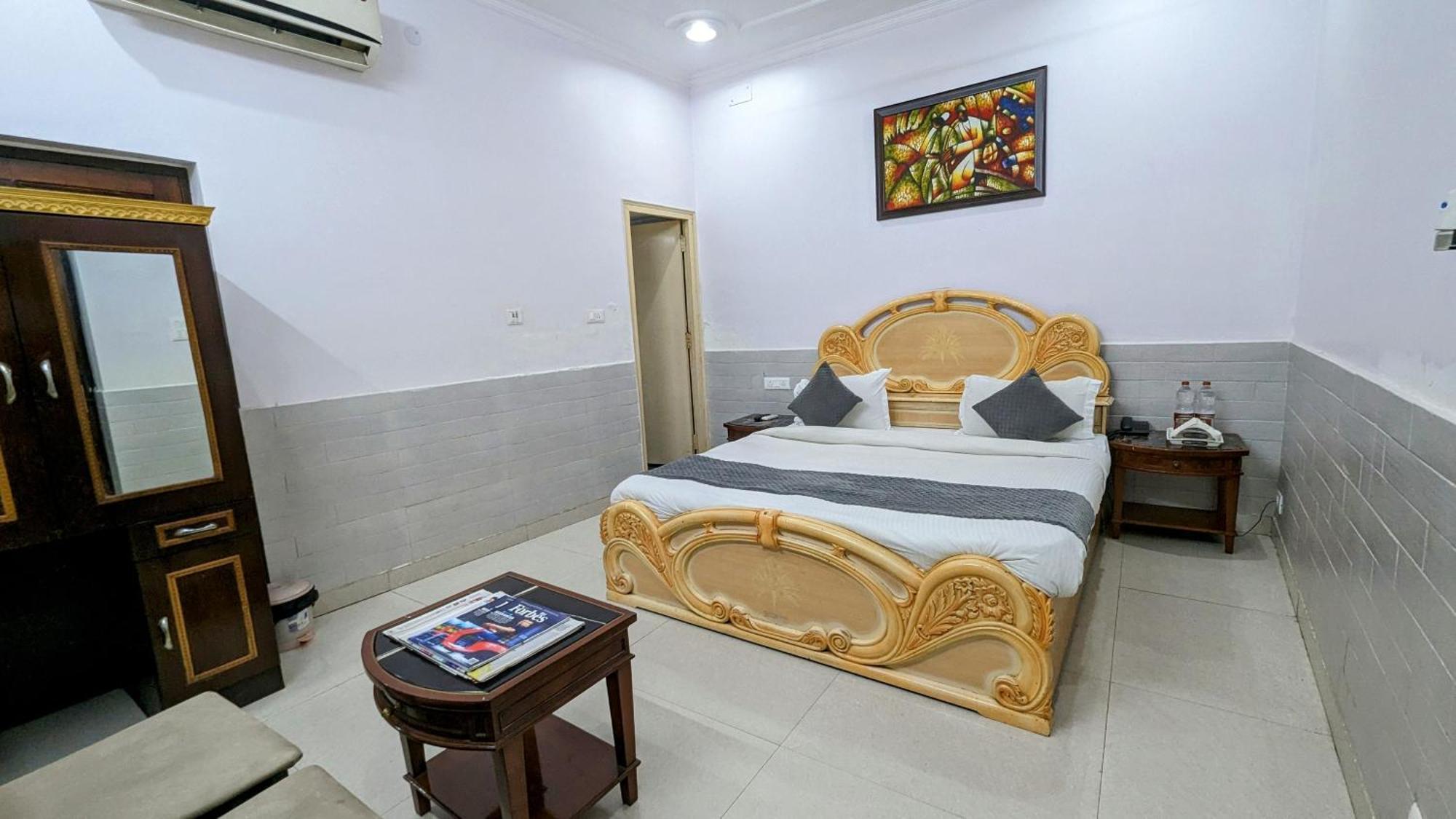 Hotel Lecston @Yashobhoomi Dwarka Sector - 25 Metro Station Delhi  Buitenkant foto