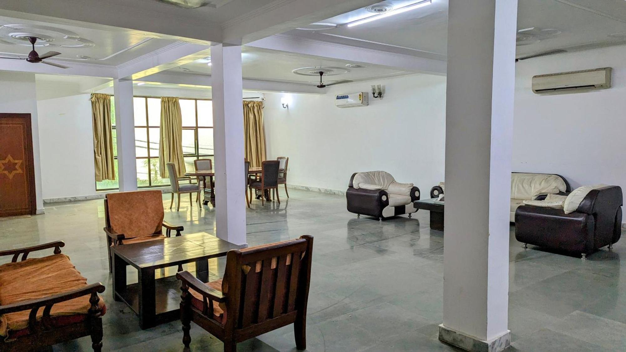 Hotel Lecston @Yashobhoomi Dwarka Sector - 25 Metro Station Delhi  Buitenkant foto