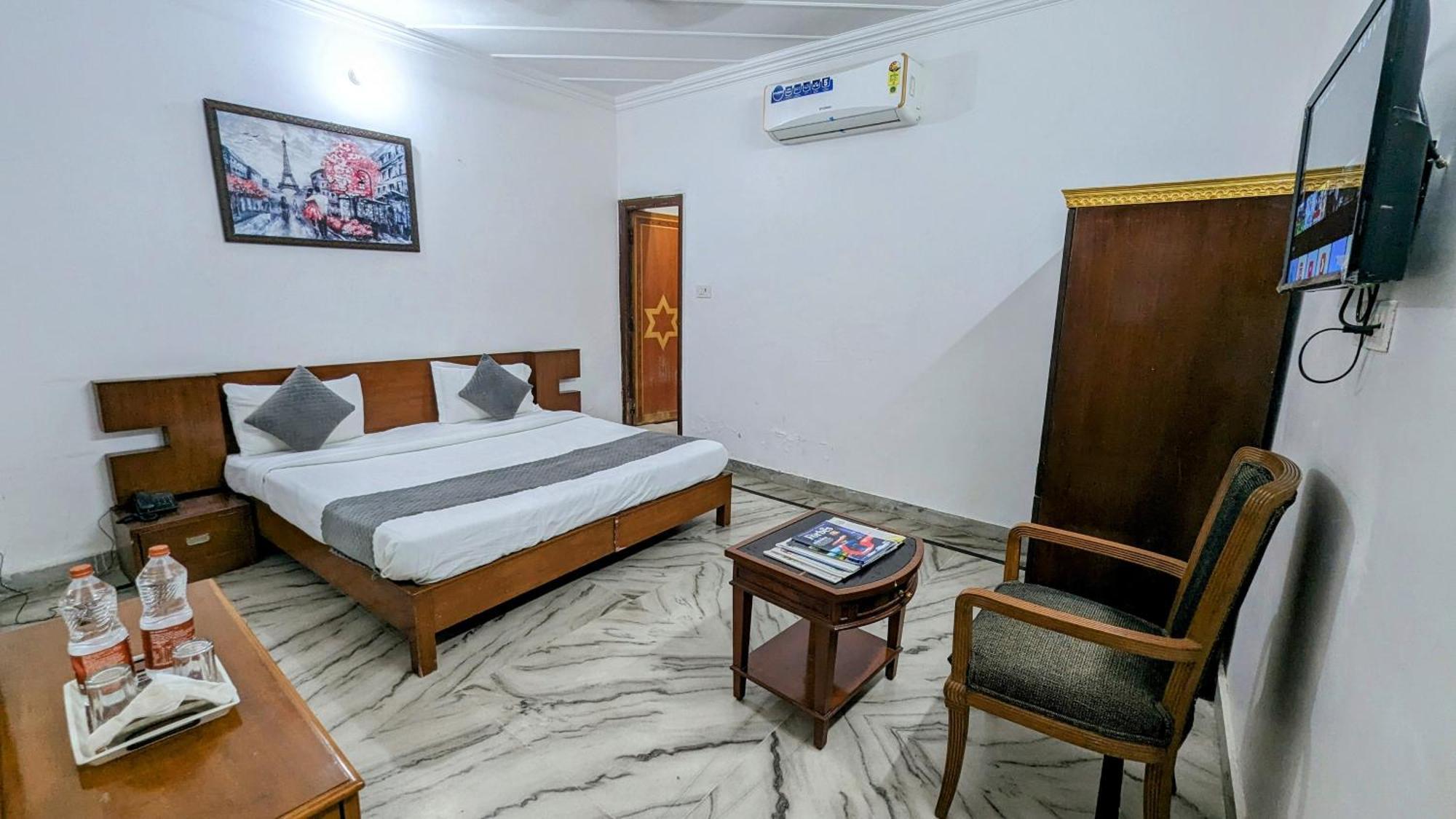 Hotel Lecston @Yashobhoomi Dwarka Sector - 25 Metro Station Delhi  Buitenkant foto