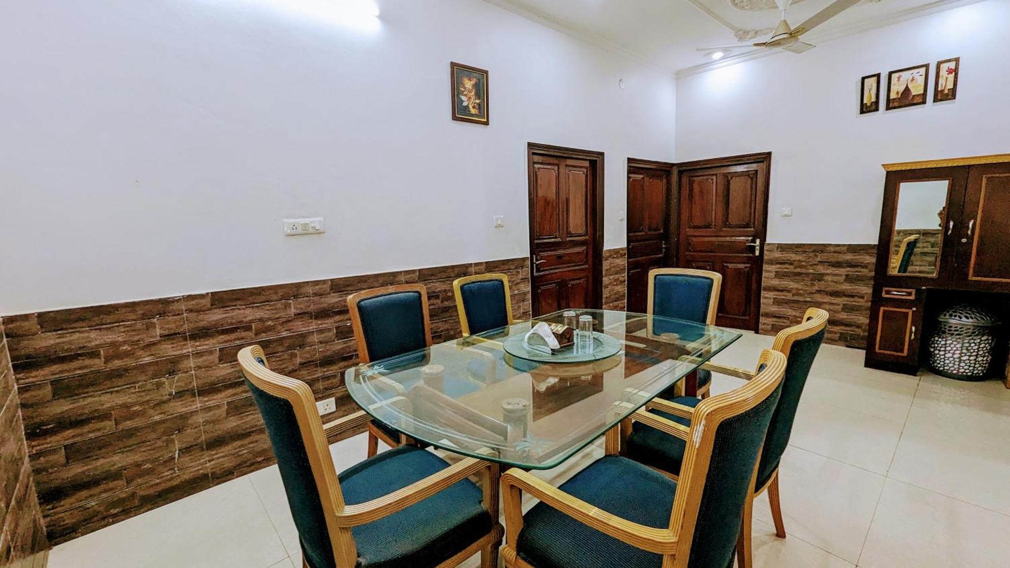 Hotel Lecston @Yashobhoomi Dwarka Sector - 25 Metro Station Delhi  Buitenkant foto