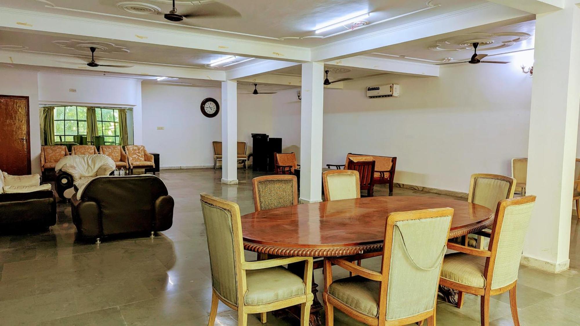 Hotel Lecston @Yashobhoomi Dwarka Sector - 25 Metro Station Delhi  Buitenkant foto