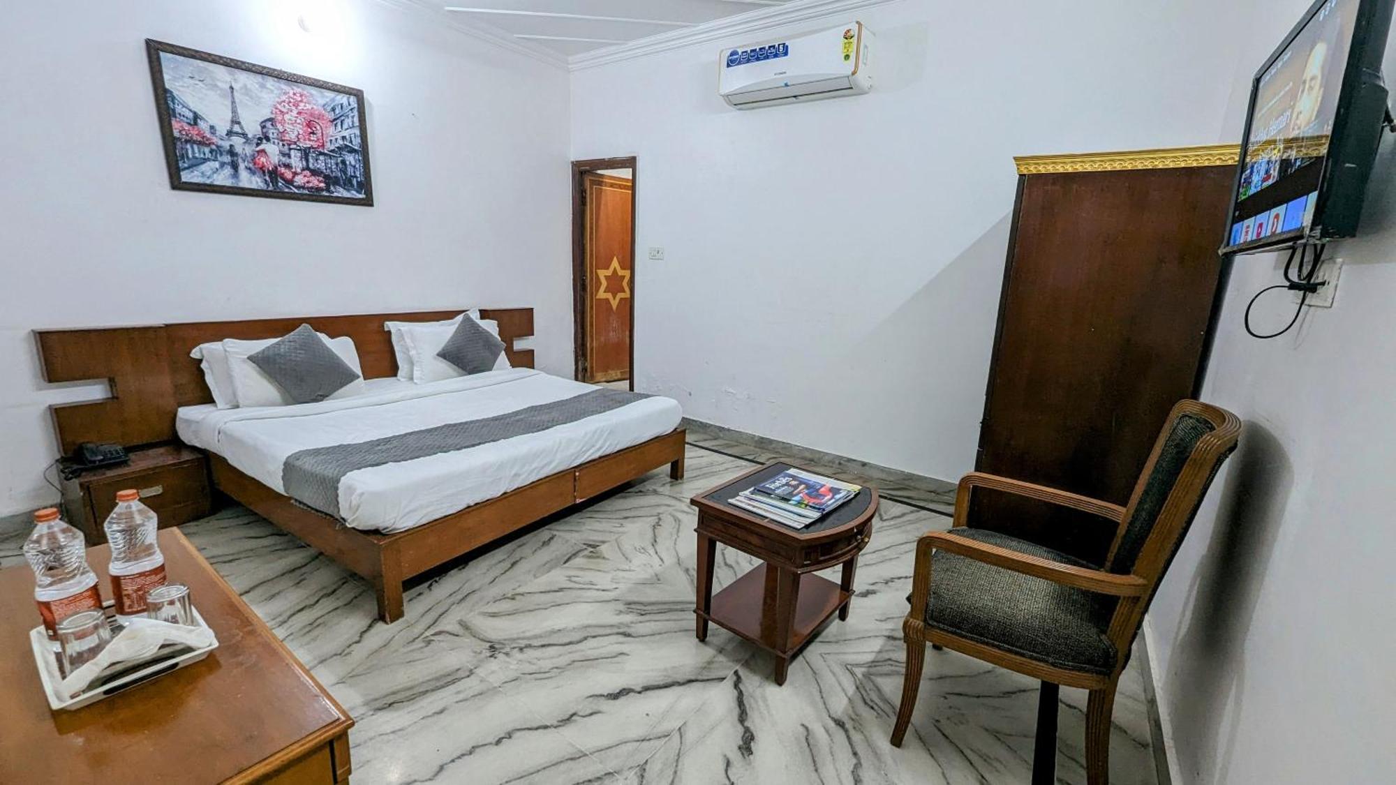 Hotel Lecston @Yashobhoomi Dwarka Sector - 25 Metro Station Delhi  Buitenkant foto