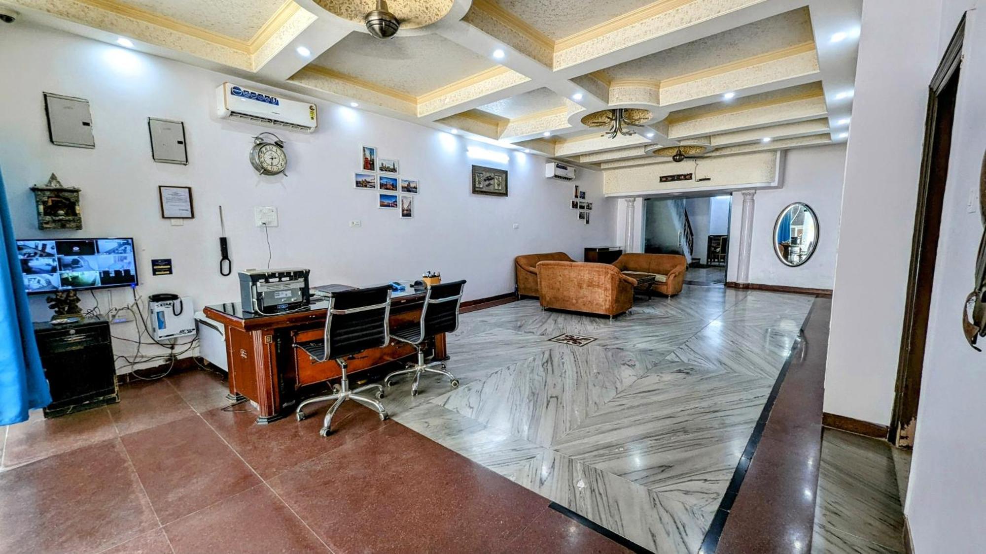 Hotel Lecston @Yashobhoomi Dwarka Sector - 25 Metro Station Delhi  Buitenkant foto