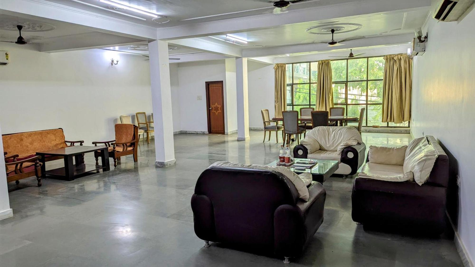 Hotel Lecston @Yashobhoomi Dwarka Sector - 25 Metro Station Delhi  Buitenkant foto
