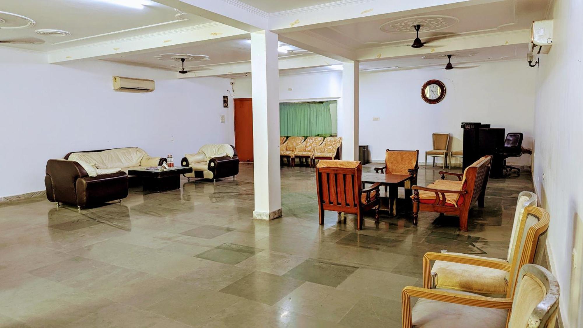 Hotel Lecston @Yashobhoomi Dwarka Sector - 25 Metro Station Delhi  Buitenkant foto