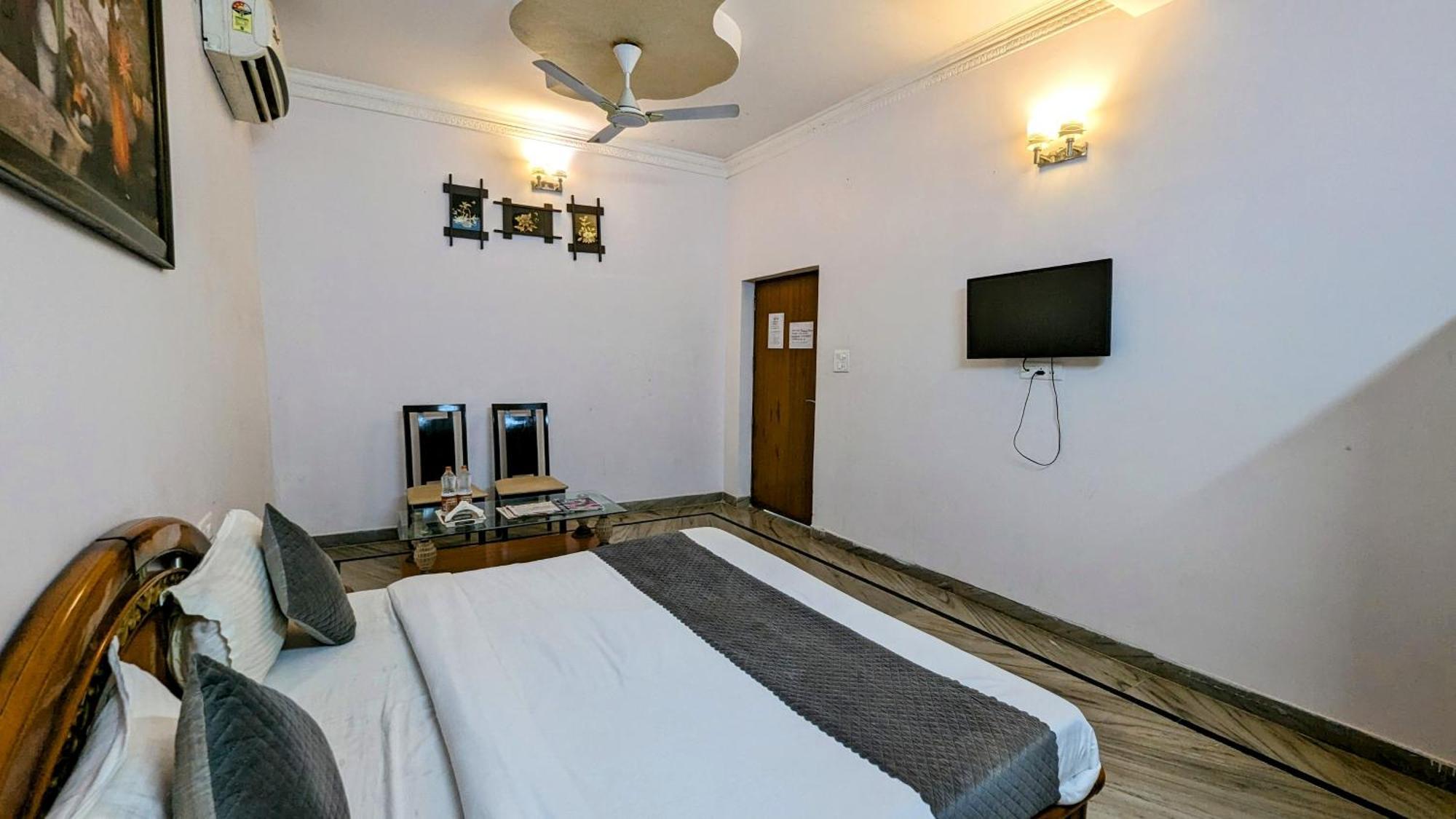 Hotel Lecston @Yashobhoomi Dwarka Sector - 25 Metro Station Delhi  Buitenkant foto