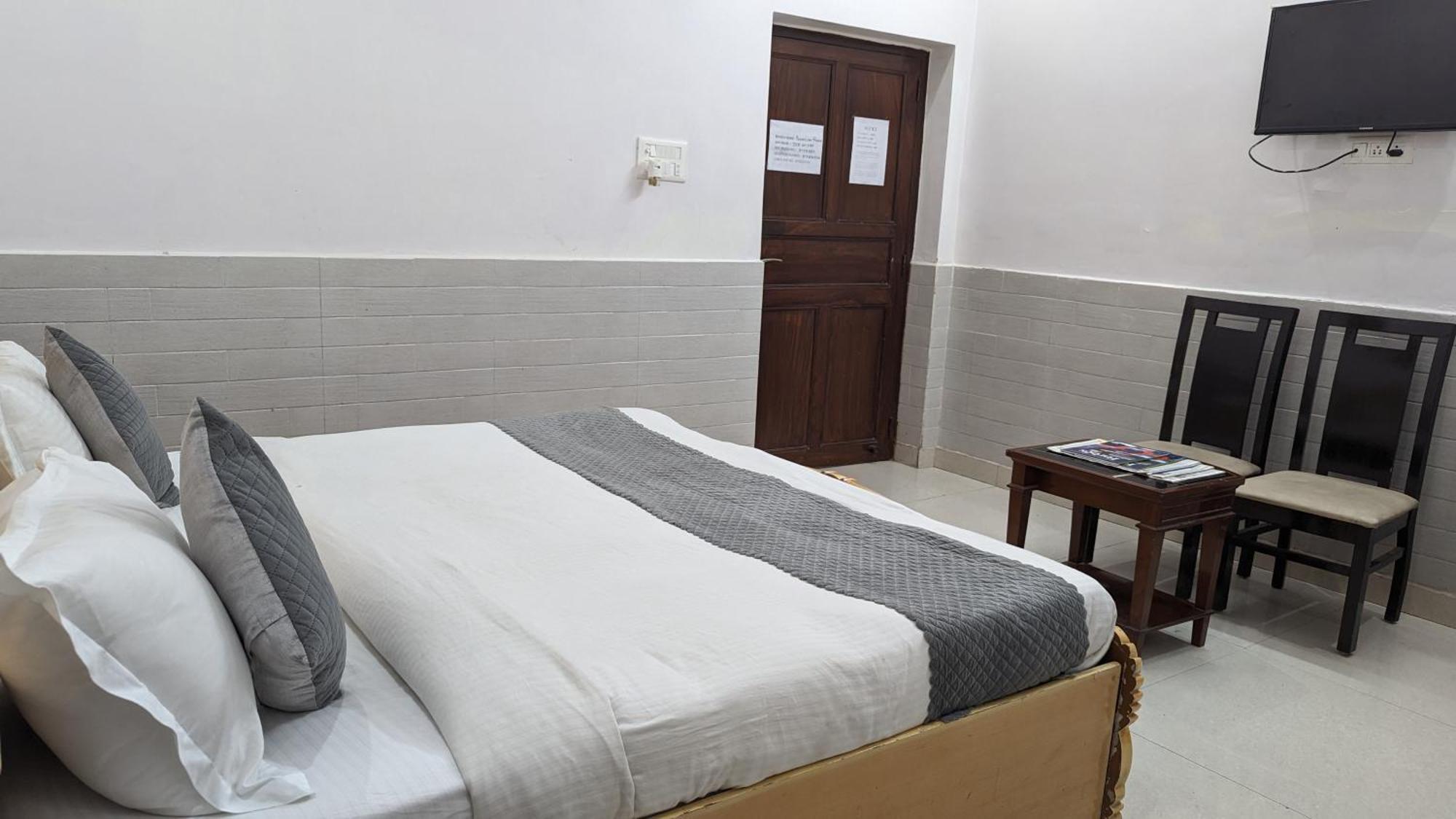 Hotel Lecston @Yashobhoomi Dwarka Sector - 25 Metro Station Delhi  Buitenkant foto