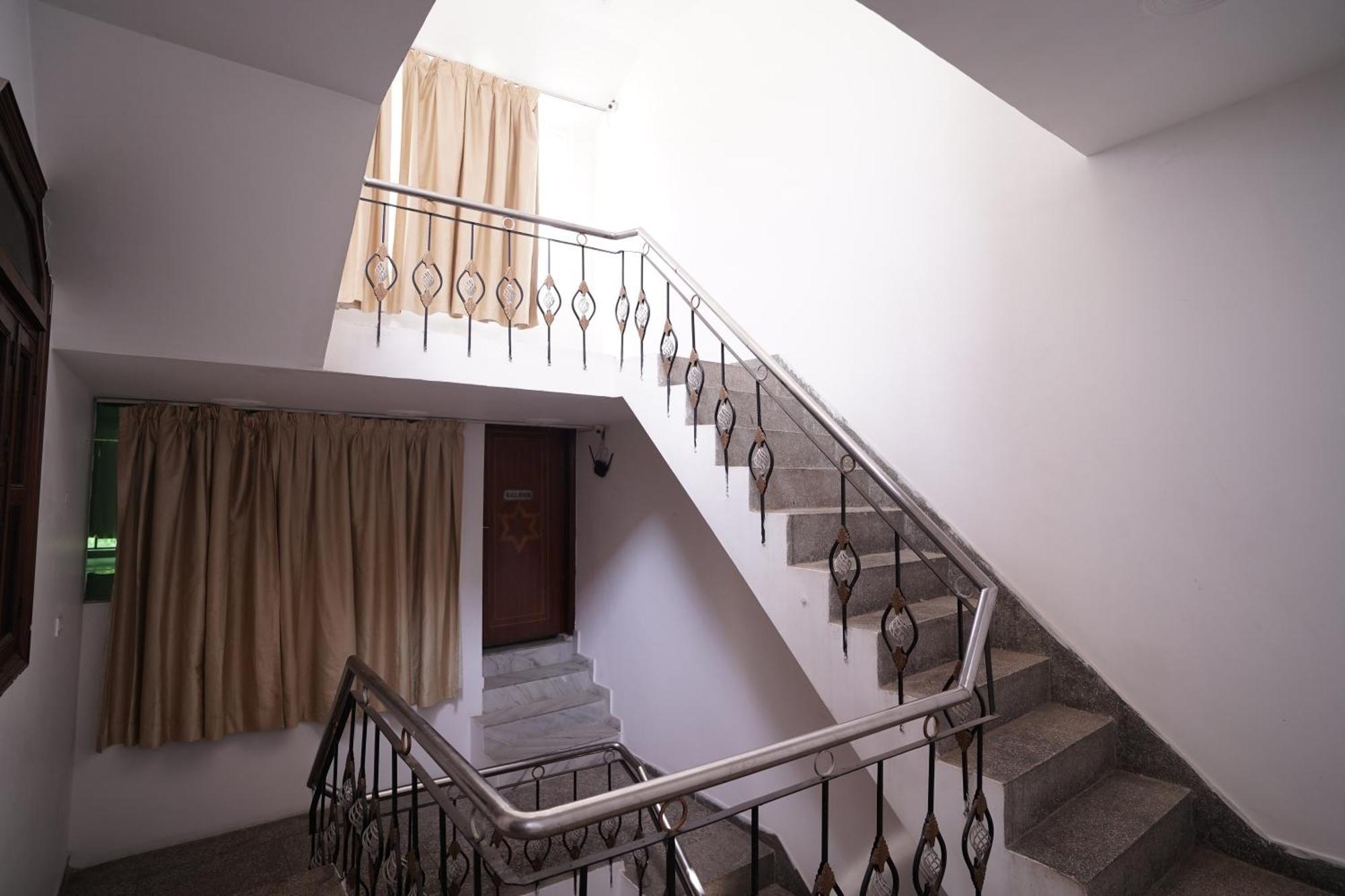 Hotel Lecston @Yashobhoomi Dwarka Sector - 25 Metro Station Delhi  Buitenkant foto