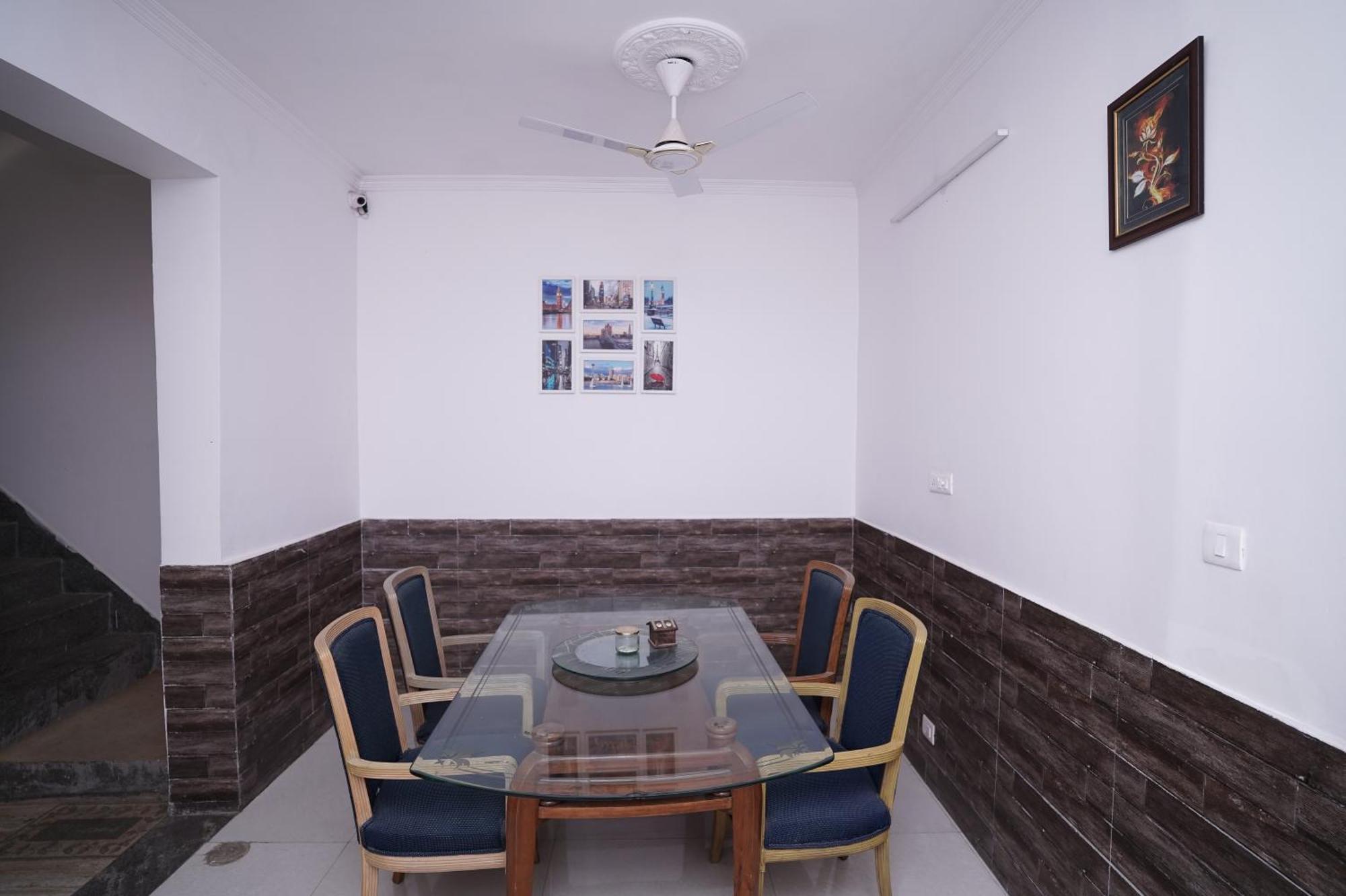 Hotel Lecston @Yashobhoomi Dwarka Sector - 25 Metro Station Delhi  Buitenkant foto