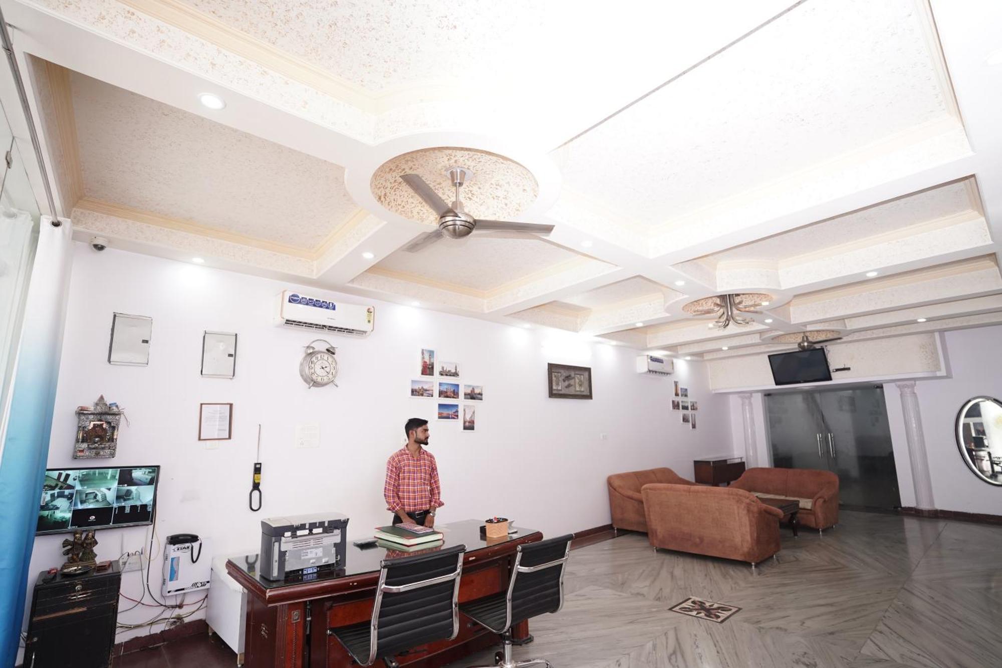 Hotel Lecston @Yashobhoomi Dwarka Sector - 25 Metro Station Delhi  Buitenkant foto