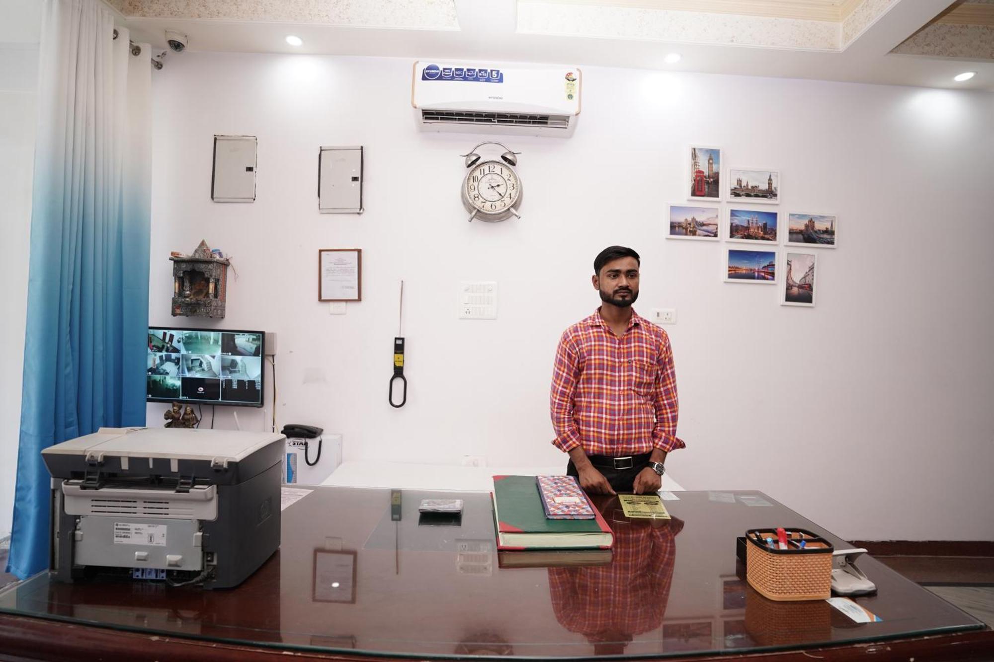 Hotel Lecston @Yashobhoomi Dwarka Sector - 25 Metro Station Delhi  Buitenkant foto