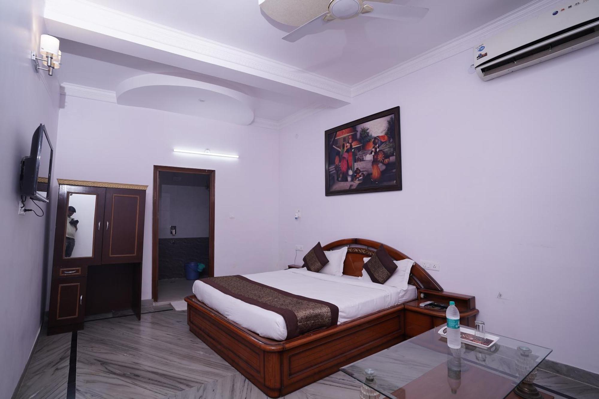 Hotel Lecston @Yashobhoomi Dwarka Sector - 25 Metro Station Delhi  Buitenkant foto