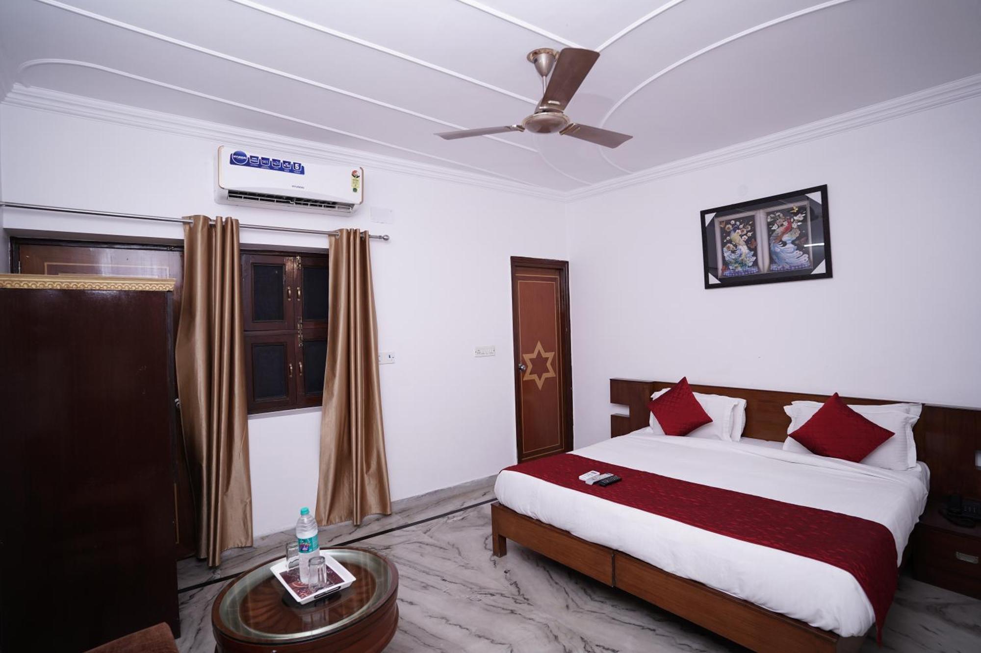 Hotel Lecston @Yashobhoomi Dwarka Sector - 25 Metro Station Delhi  Buitenkant foto