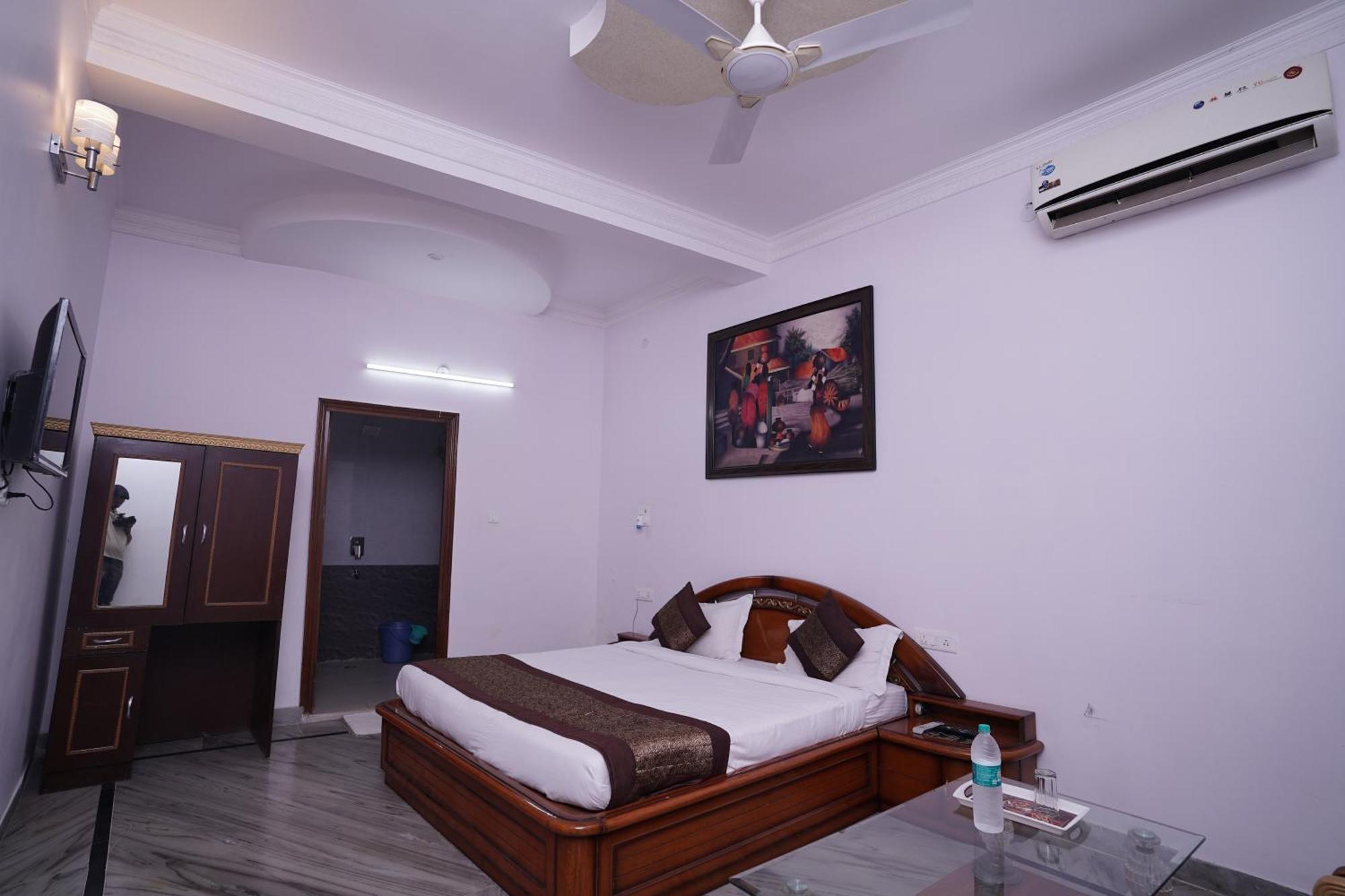 Hotel Lecston @Yashobhoomi Dwarka Sector - 25 Metro Station Delhi  Buitenkant foto
