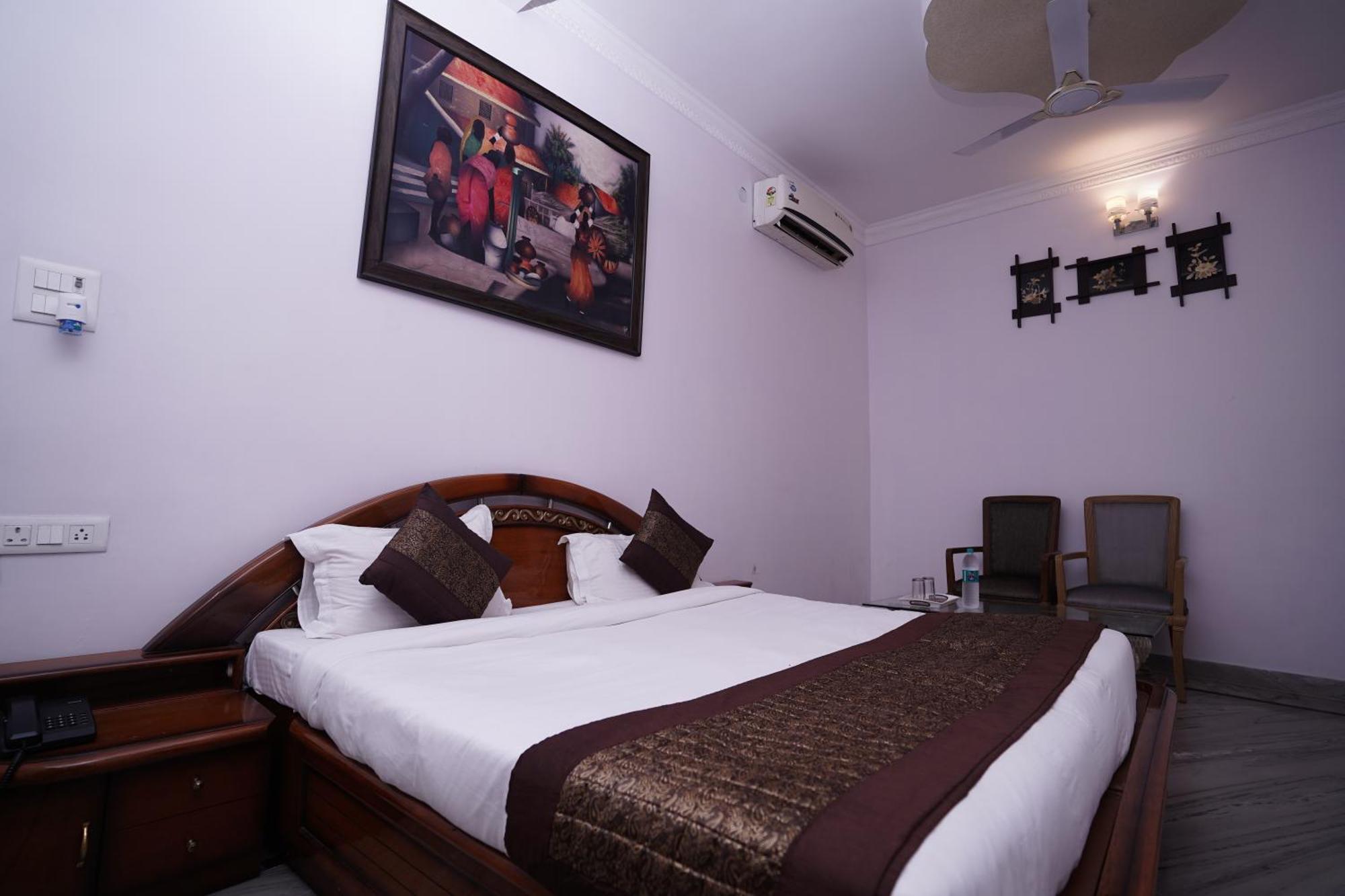 Hotel Lecston @Yashobhoomi Dwarka Sector - 25 Metro Station Delhi  Buitenkant foto