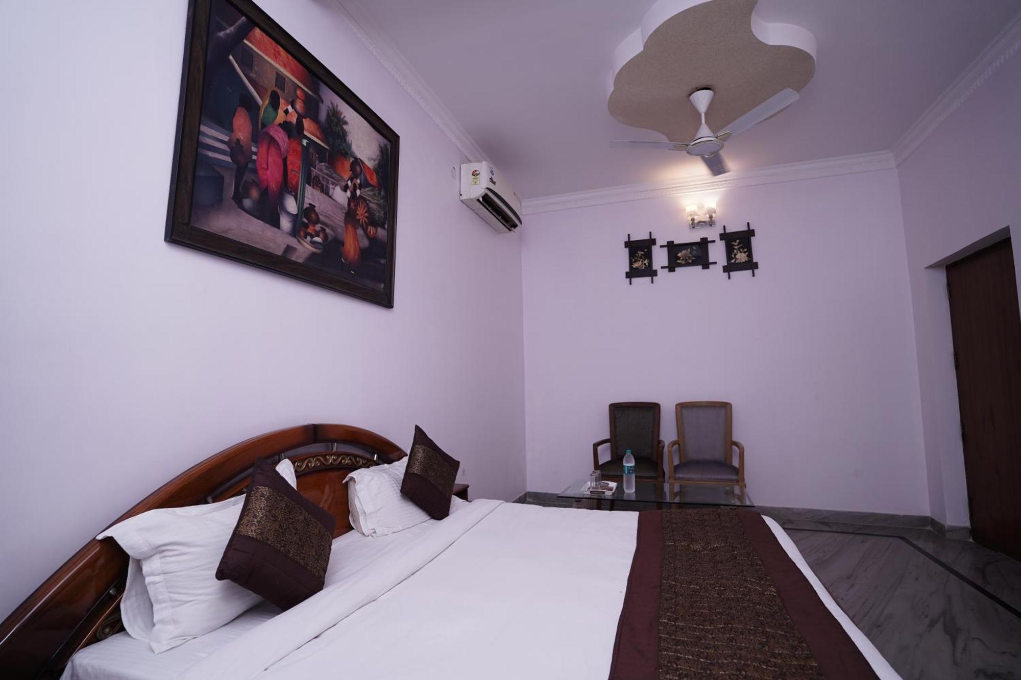 Hotel Lecston @Yashobhoomi Dwarka Sector - 25 Metro Station Delhi  Buitenkant foto