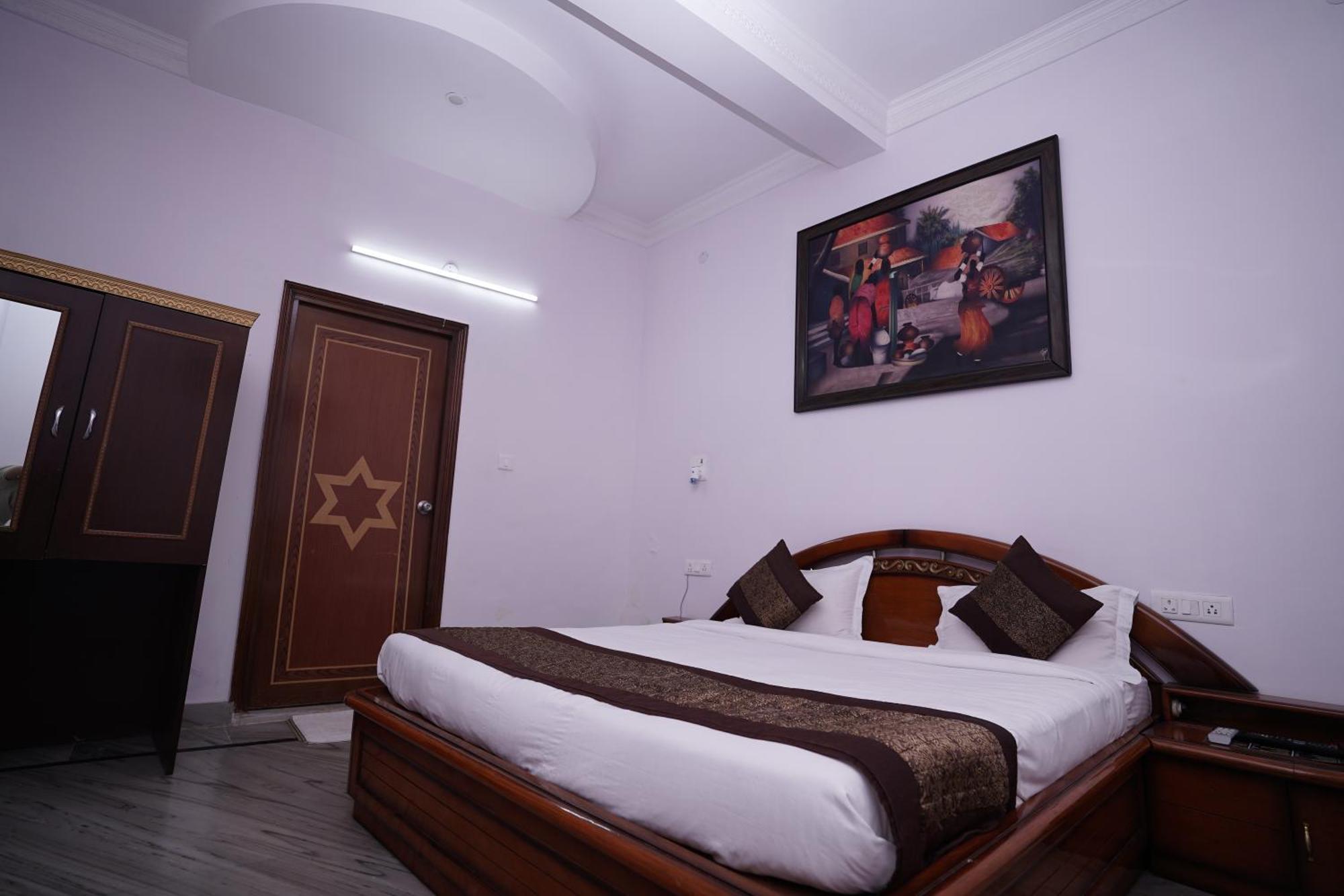 Hotel Lecston @Yashobhoomi Dwarka Sector - 25 Metro Station Delhi  Buitenkant foto