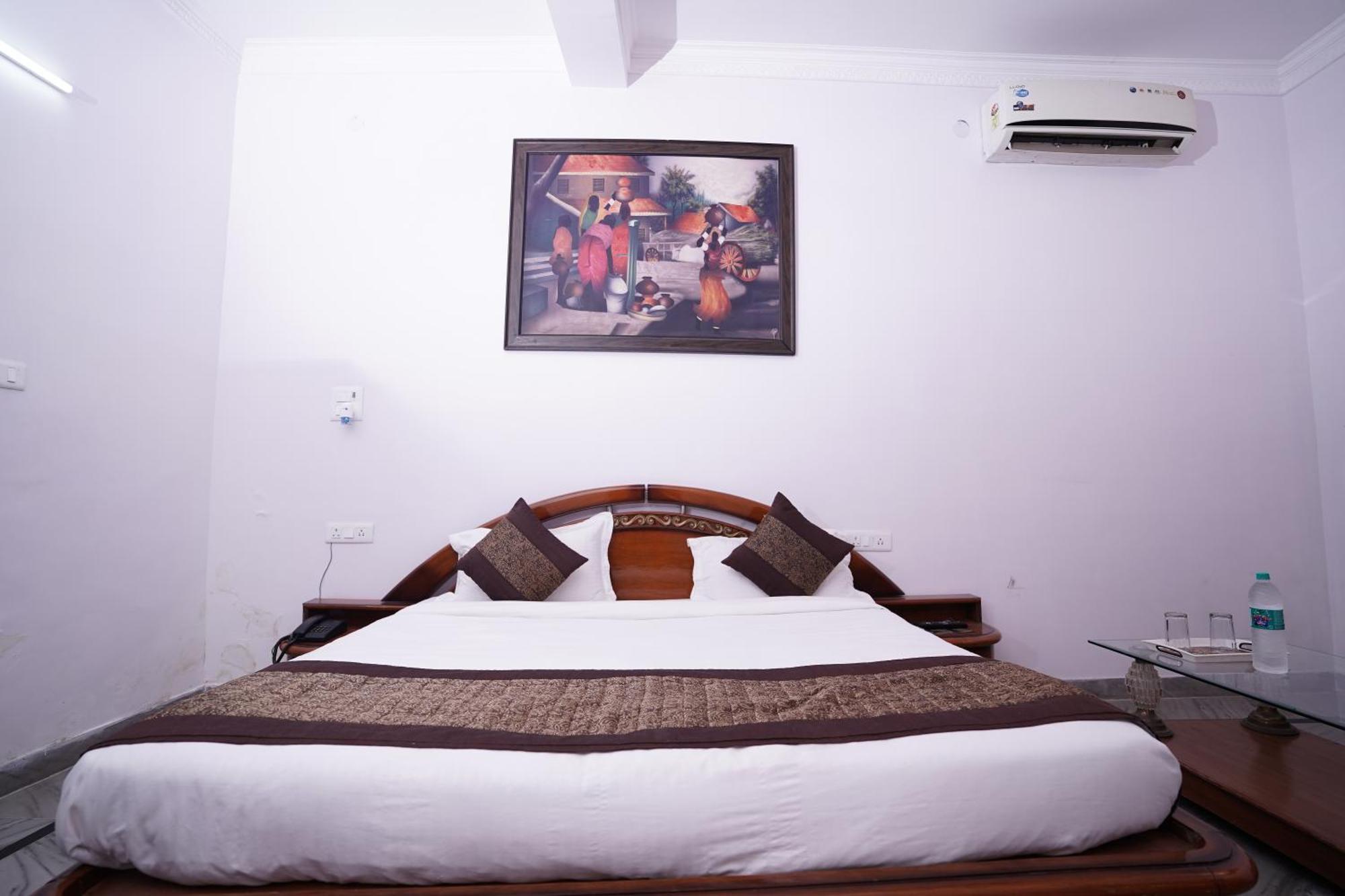 Hotel Lecston @Yashobhoomi Dwarka Sector - 25 Metro Station Delhi  Buitenkant foto