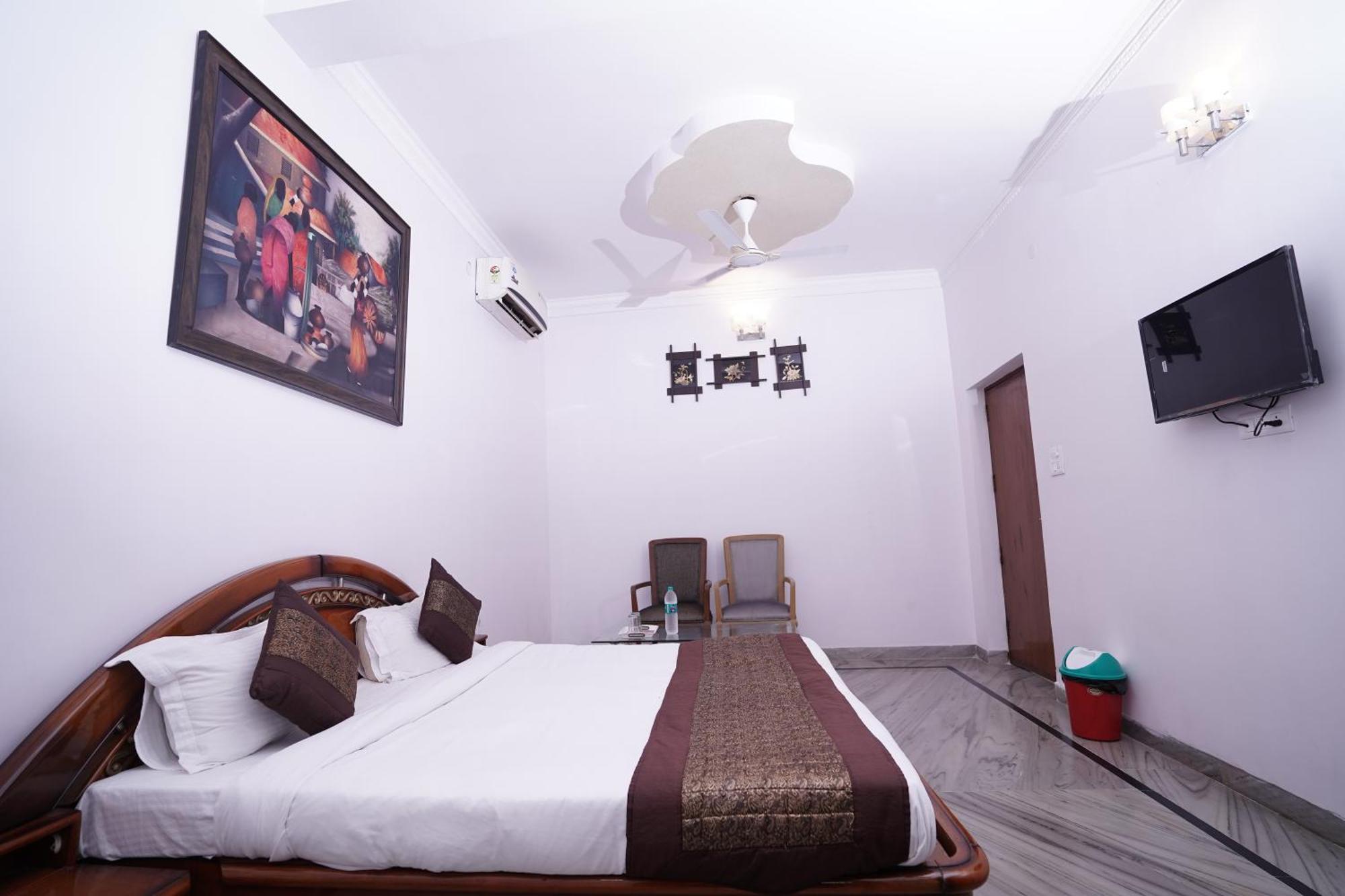Hotel Lecston @Yashobhoomi Dwarka Sector - 25 Metro Station Delhi  Buitenkant foto