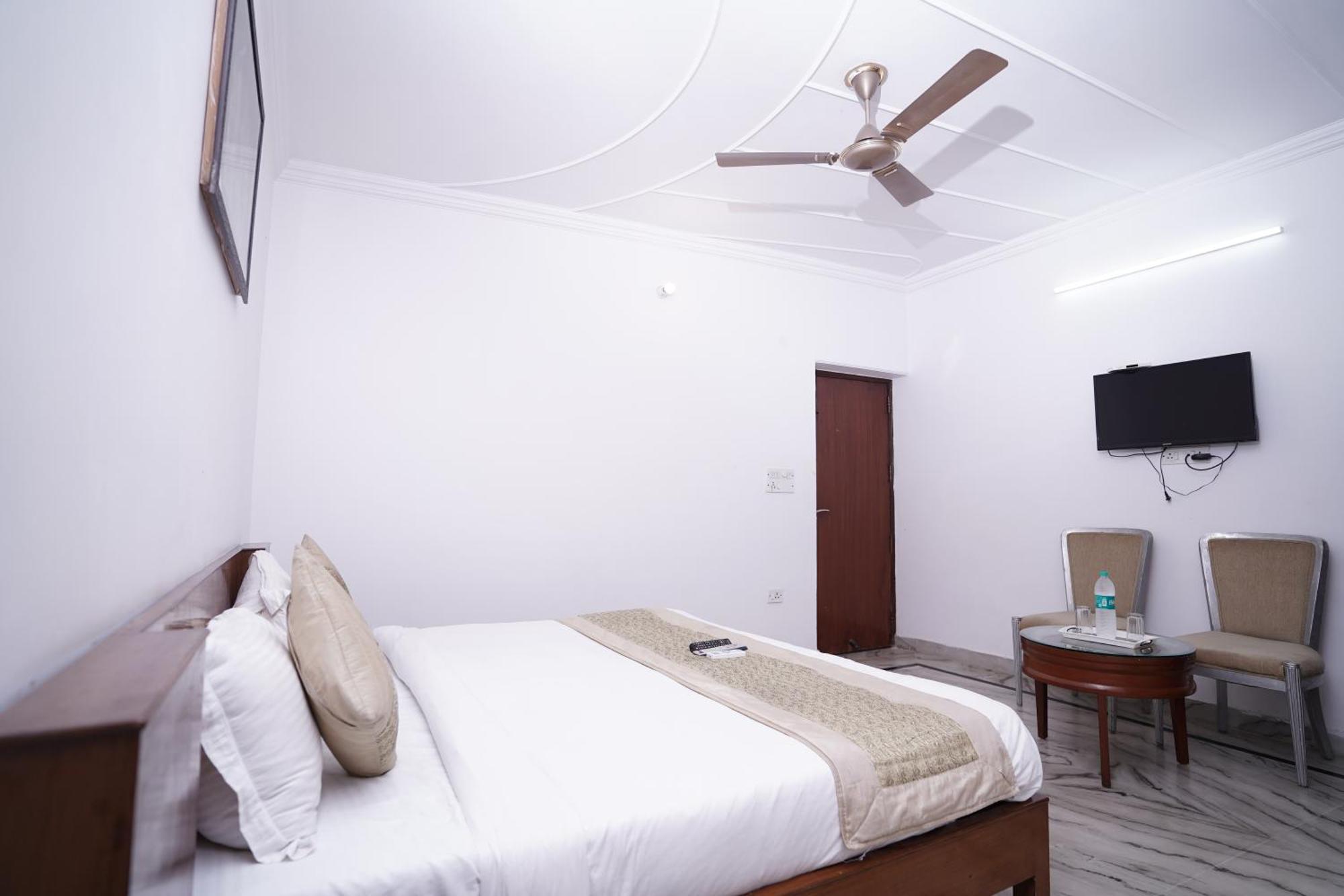 Hotel Lecston @Yashobhoomi Dwarka Sector - 25 Metro Station Delhi  Buitenkant foto