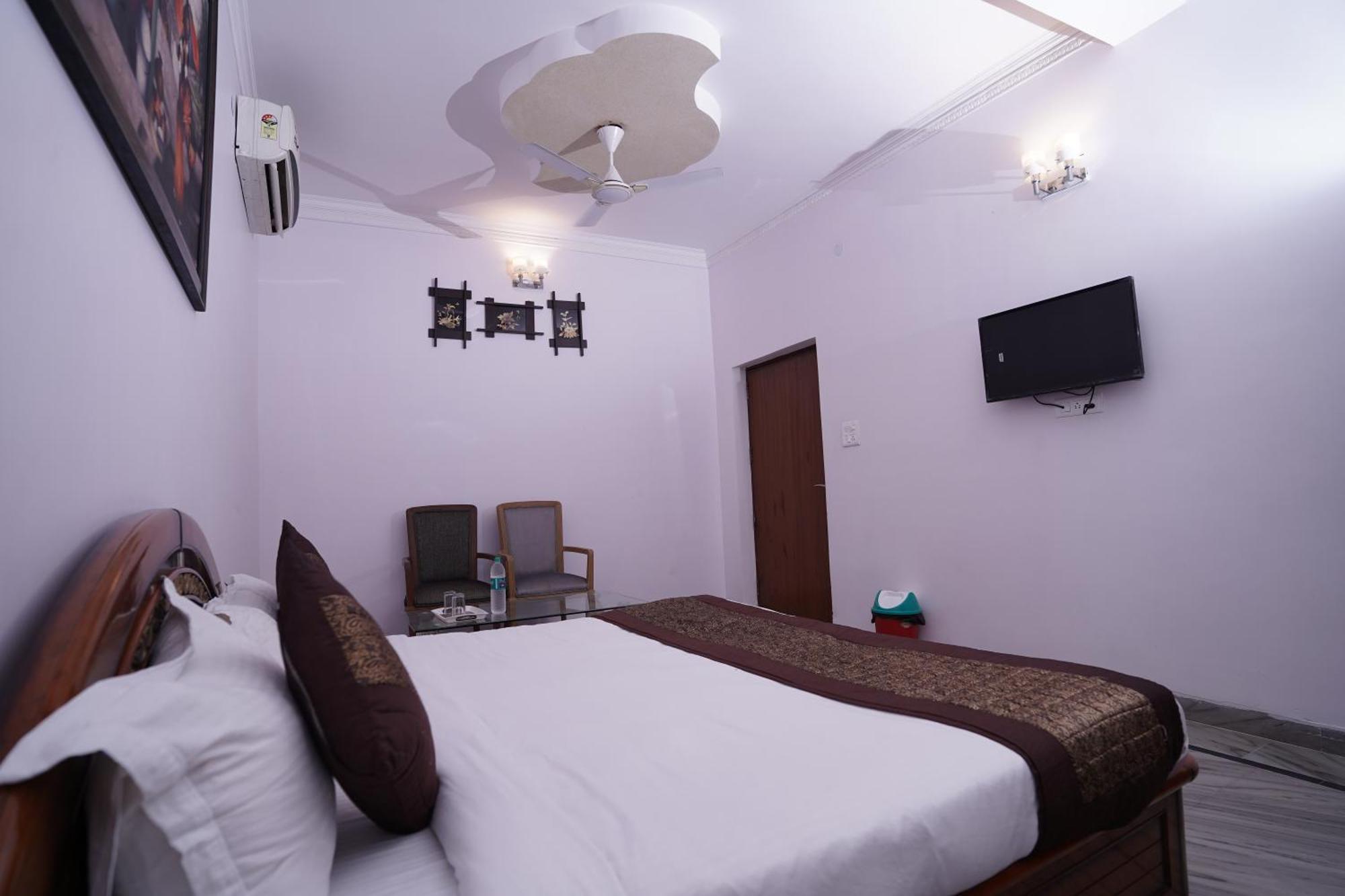Hotel Lecston @Yashobhoomi Dwarka Sector - 25 Metro Station Delhi  Buitenkant foto